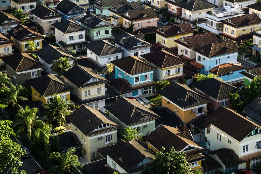 Picture of many houses in the suburbs.